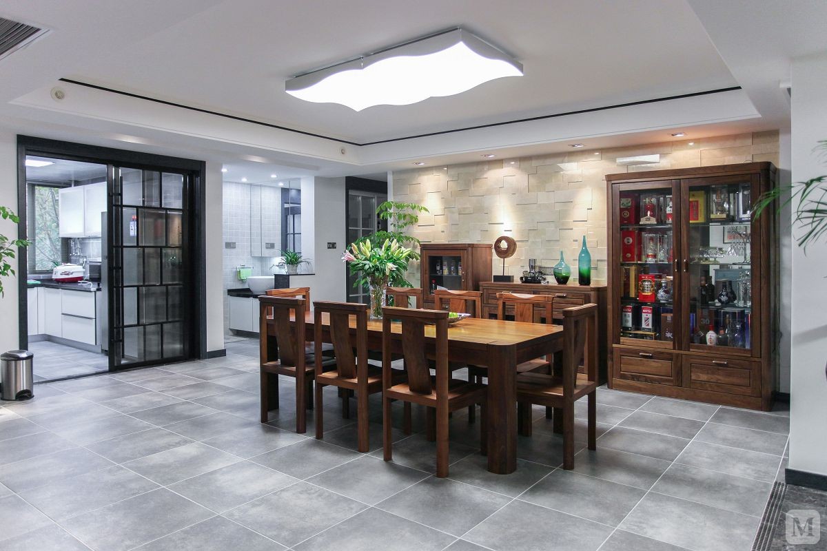 设计不矫揉造作于过度的装饰,呼应在其建筑本体,呼应在其选用建材