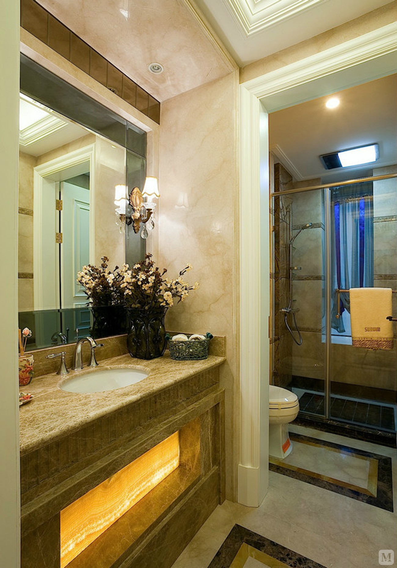 形式上以浪漫主义为基础,装修材料常用大理石,多彩的织物,精美的地毯