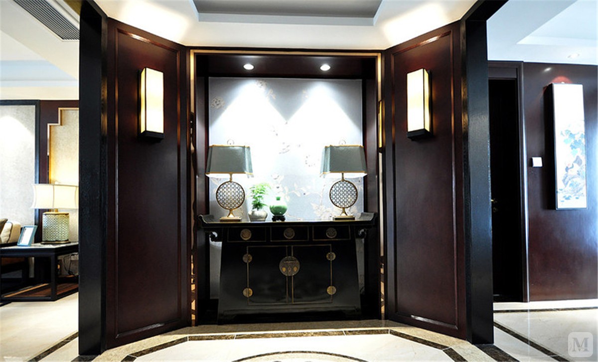 从玄关的仙鹤就带着仙气的中式风格,总体风格中式的同时加入了现代