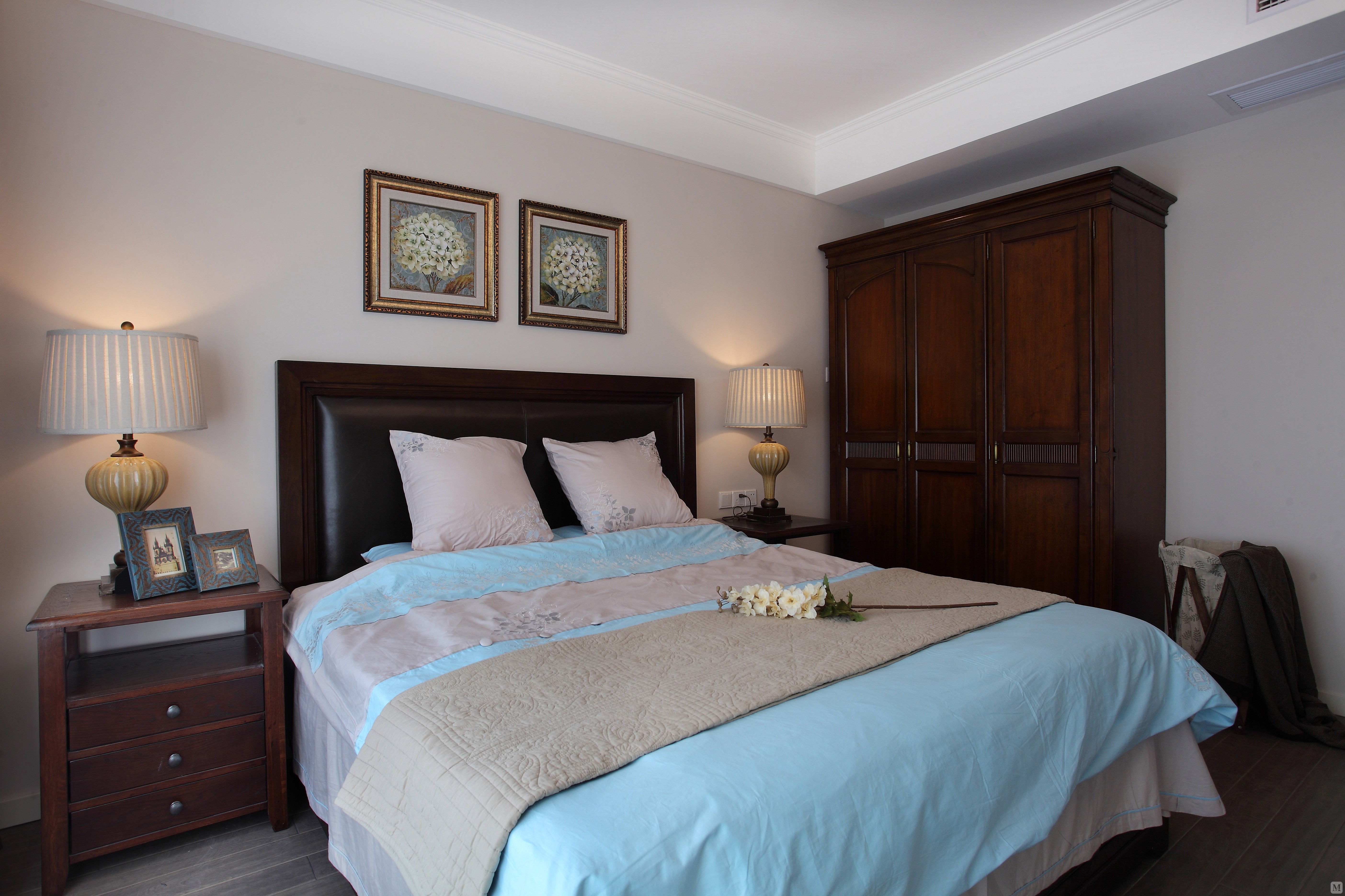 美式卧室吊顶装修效果图