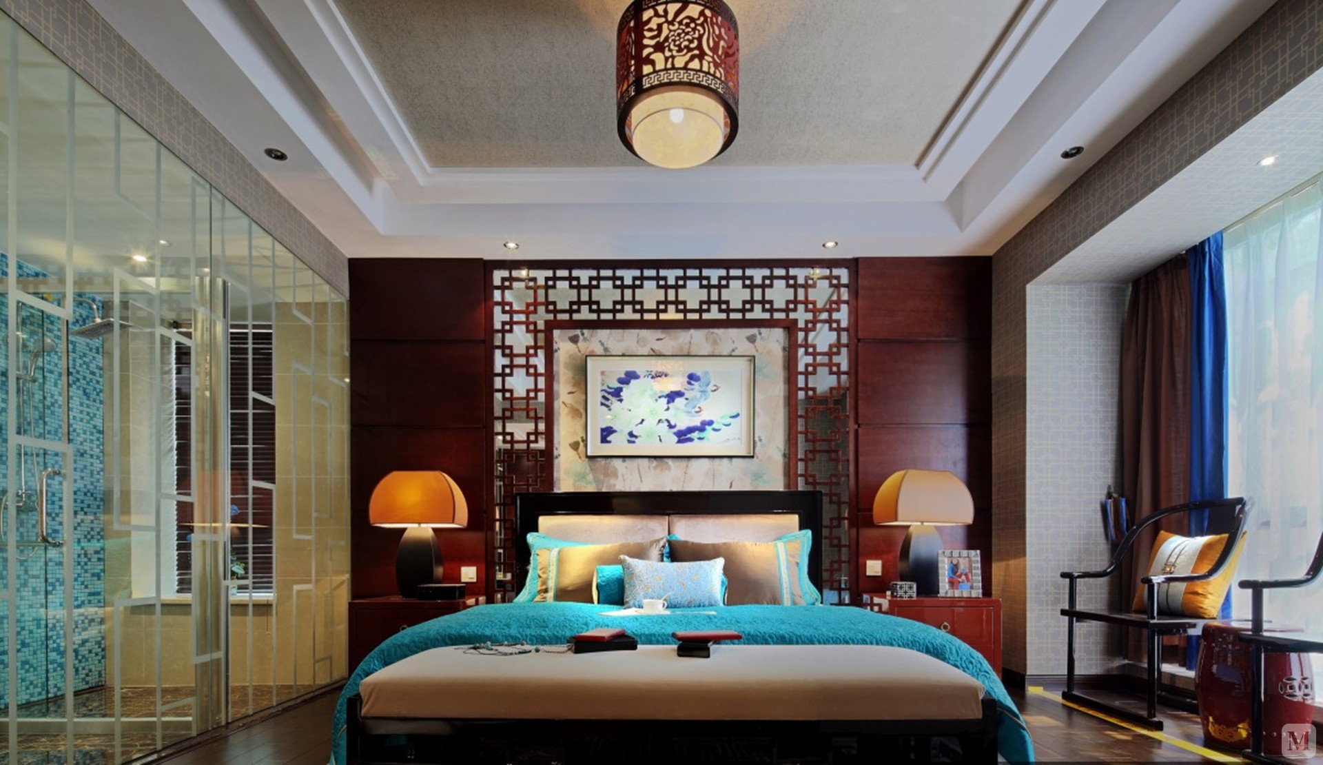 色彩，不管是在居室的设计中，还是在空间的搭配上，也起着极具重要的作用，为了符合室内的设计风格，色彩也是起着重要的作用的，一般东南亚风格的设计，都会适用一些鲜艳的色彩，在室内的软装中，也是最能体现的色彩的，可以放一些色彩很丰富的抱枕在沙发上；也可以摆放一些颜色鲜艳的花在餐桌上，都能够彰显出东南亚风格的丰富色彩。