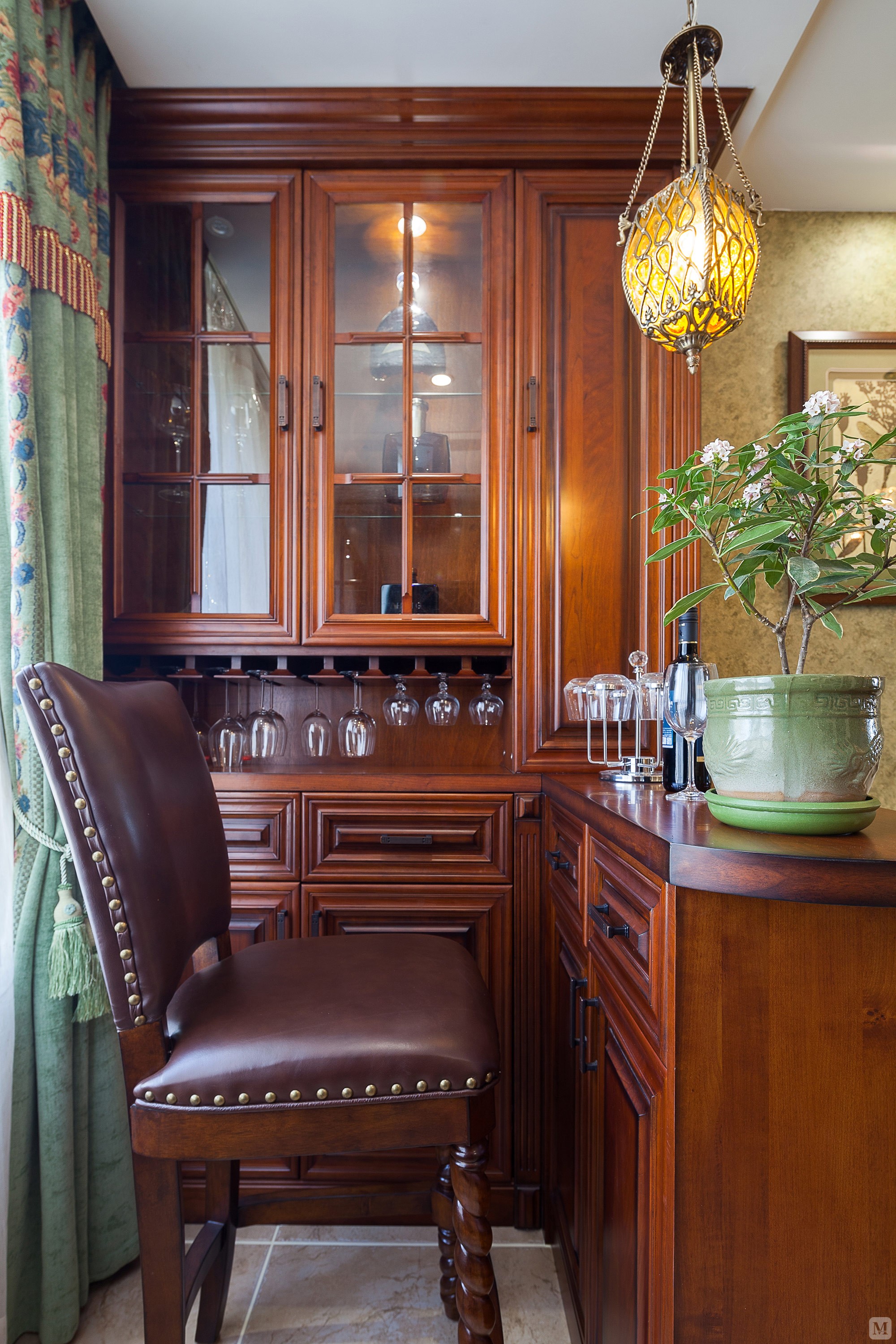 美式风格,是美国西部乡村的生活方式演变到今日的一种形式,它在古典中