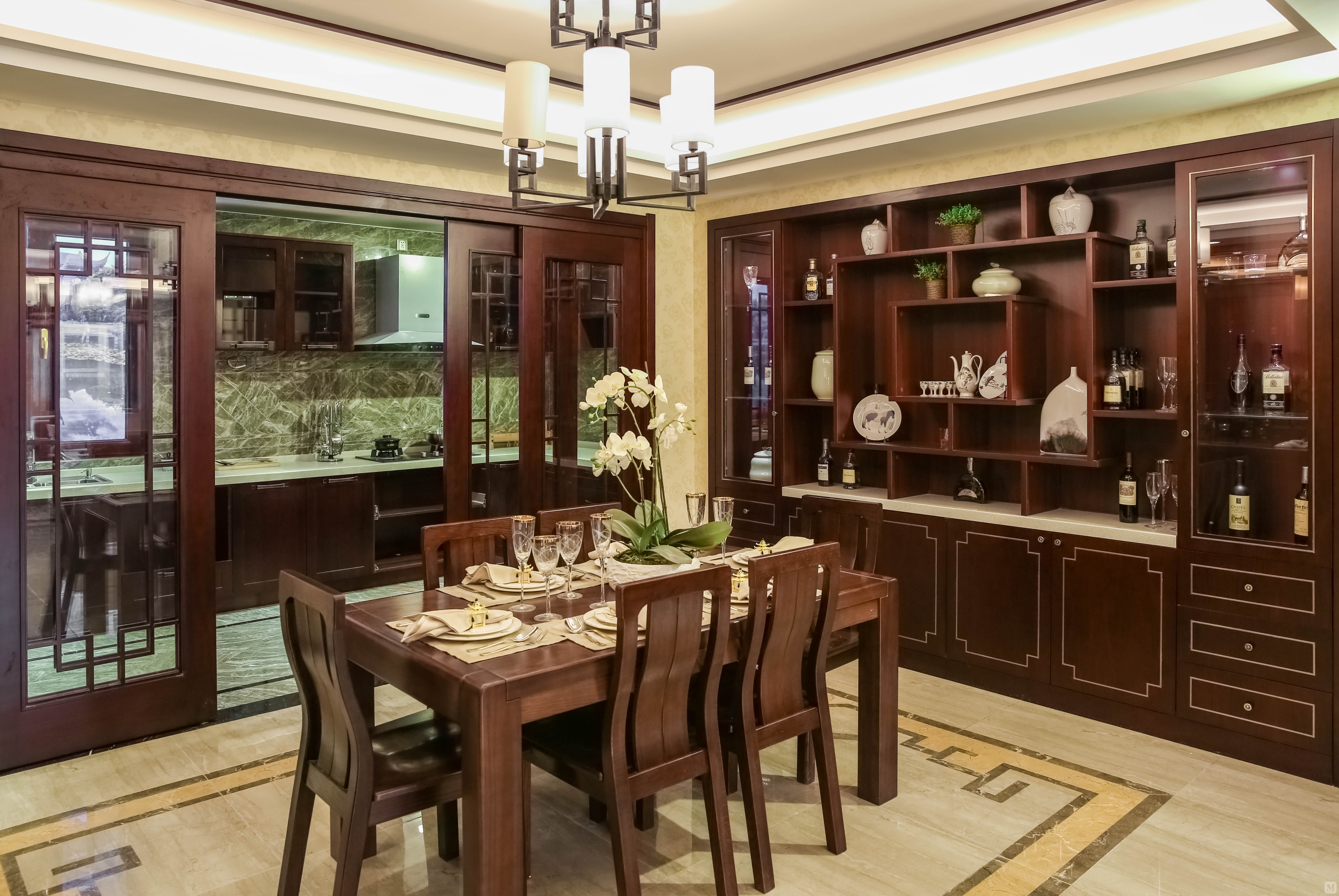 此样板间为现代中式风格,是专门为高级白领,企业高管,私企老板,适合