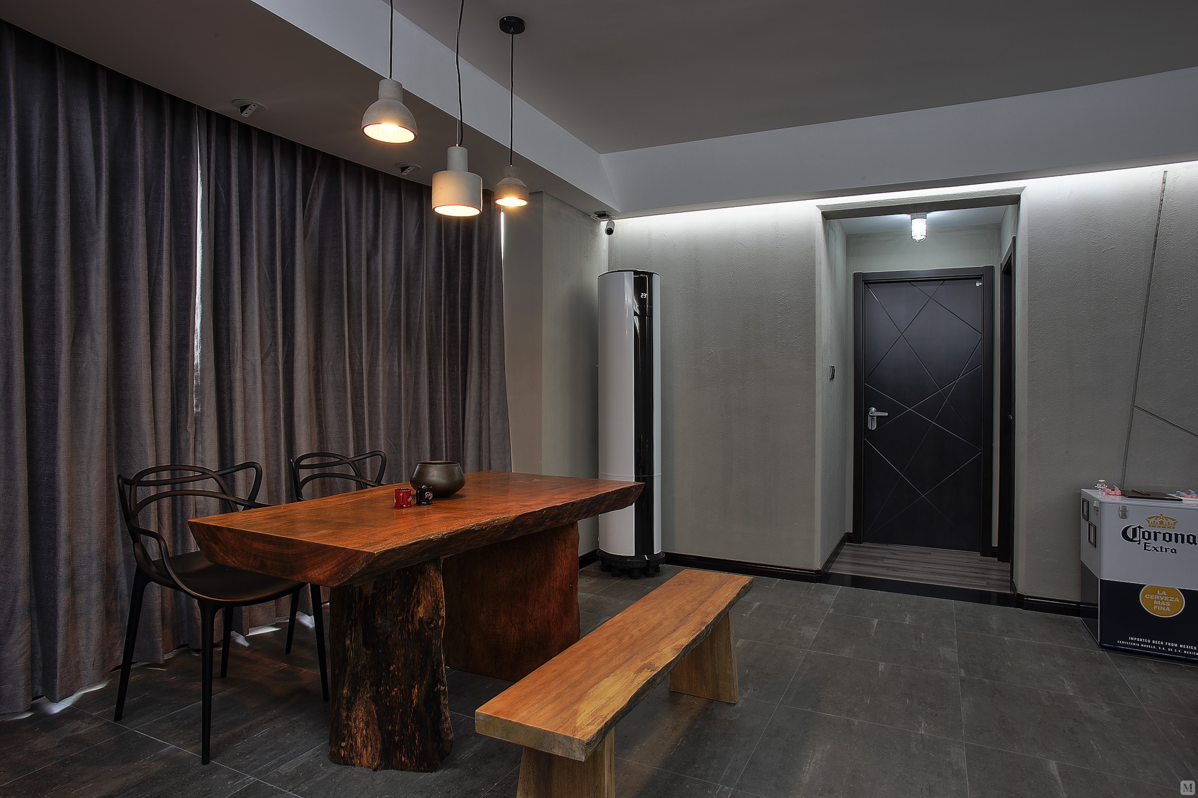 这种宽敞开放的loft房子的内部装修往往保留了原有建筑的部分风貌,如