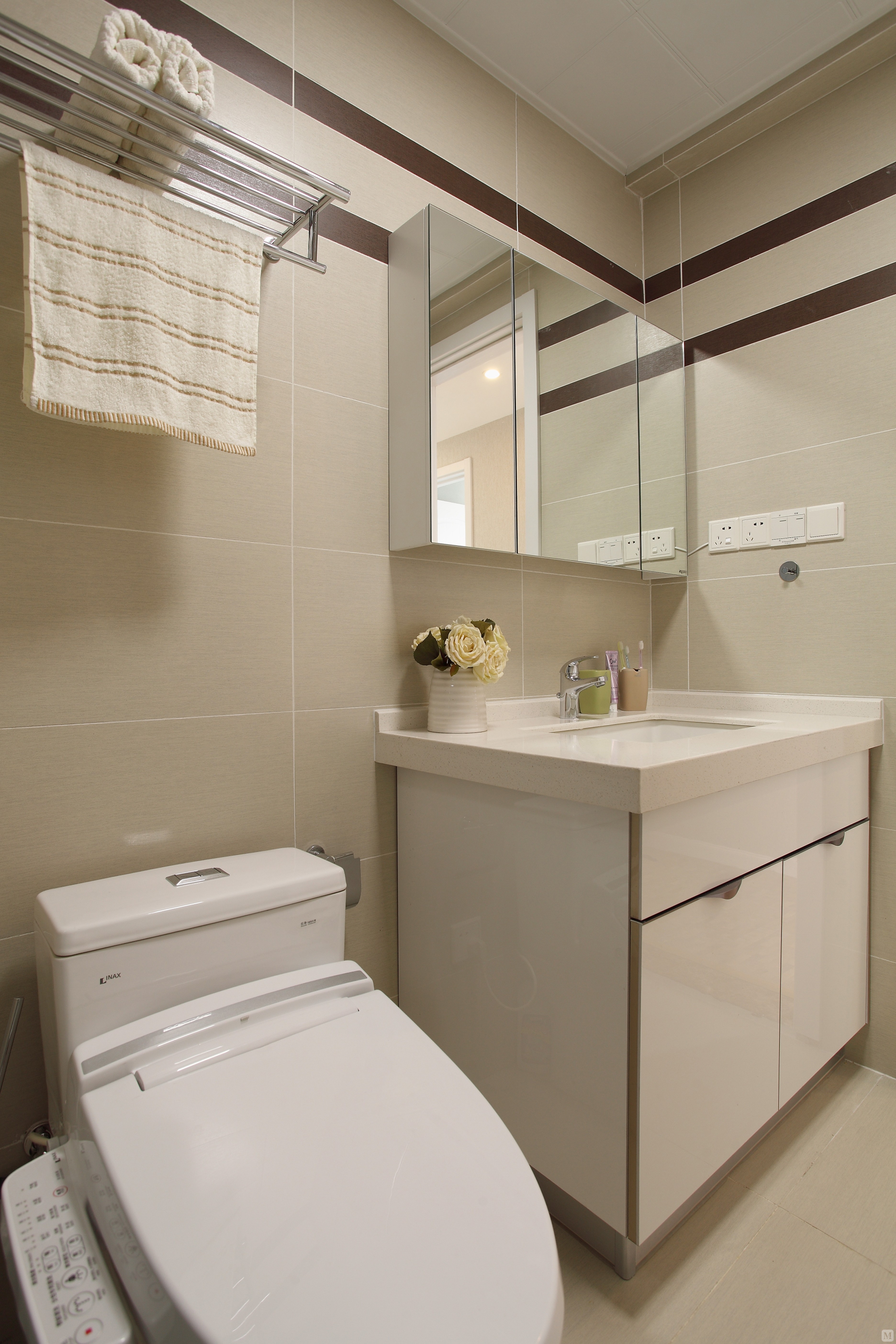 简约卫生间储物柜装修效果图