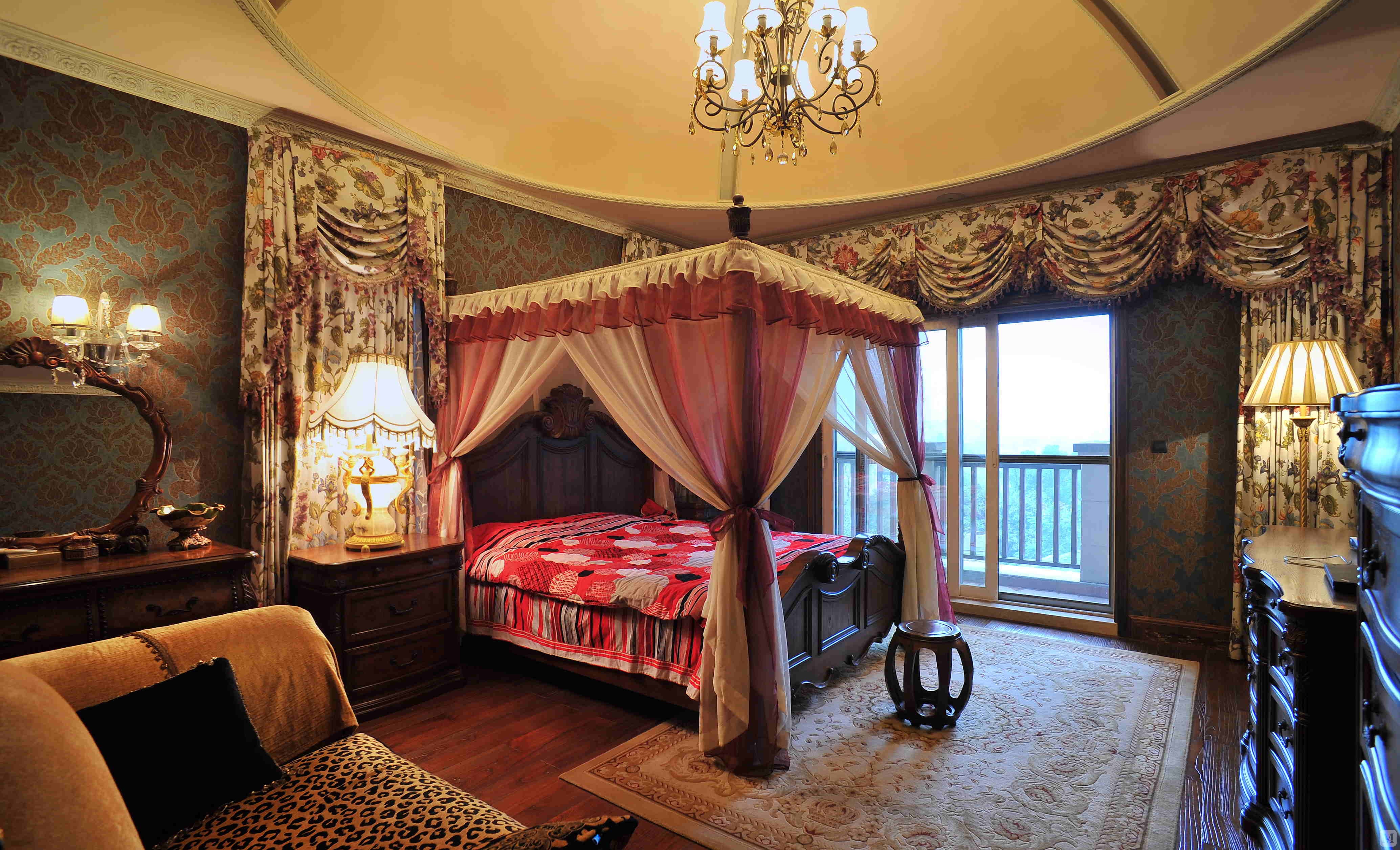 以增加客厅氛围.,在主卧考虑环保稳重的设计理念上.采4137_2511