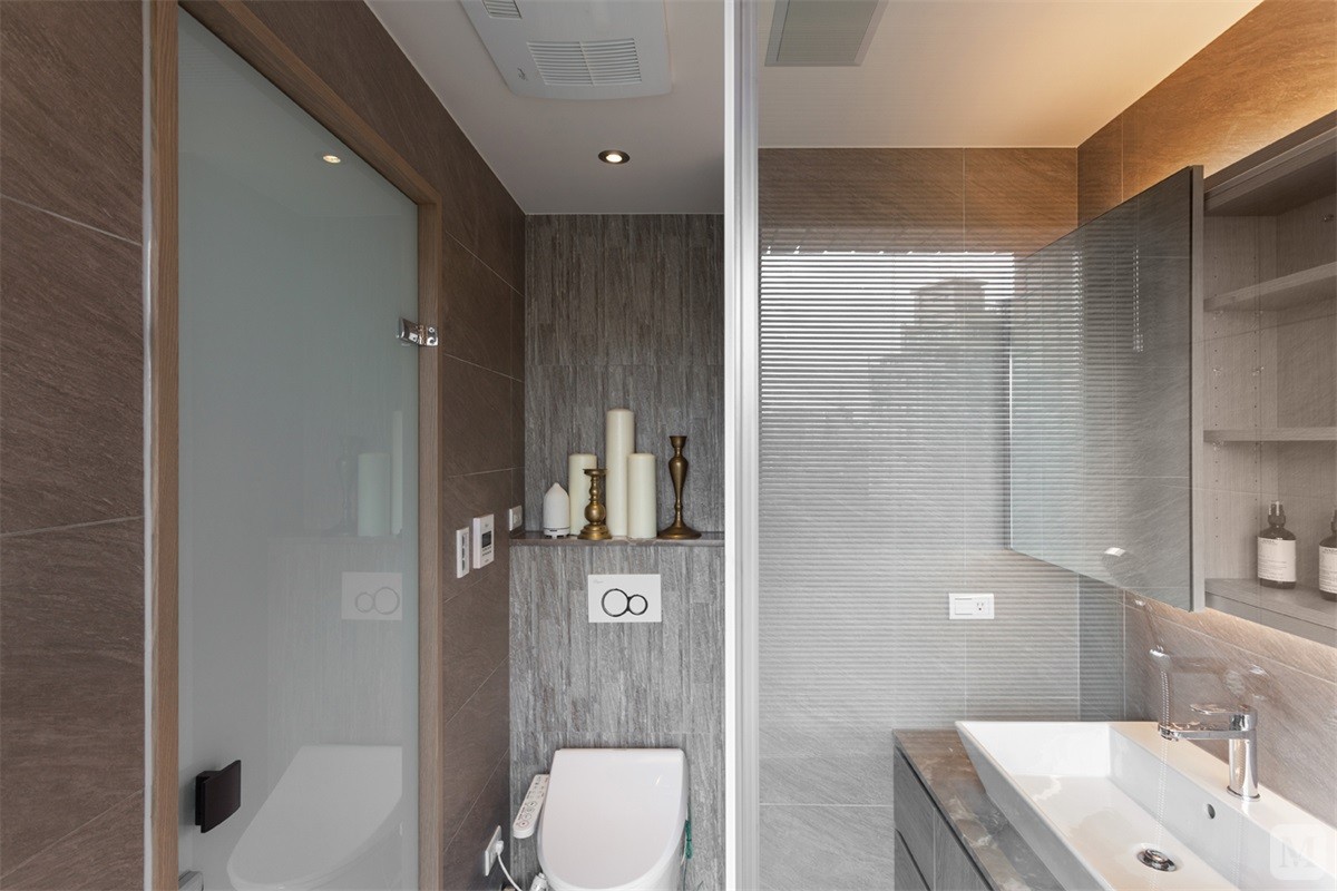 简约卫生间灯淋浴房装修效果图