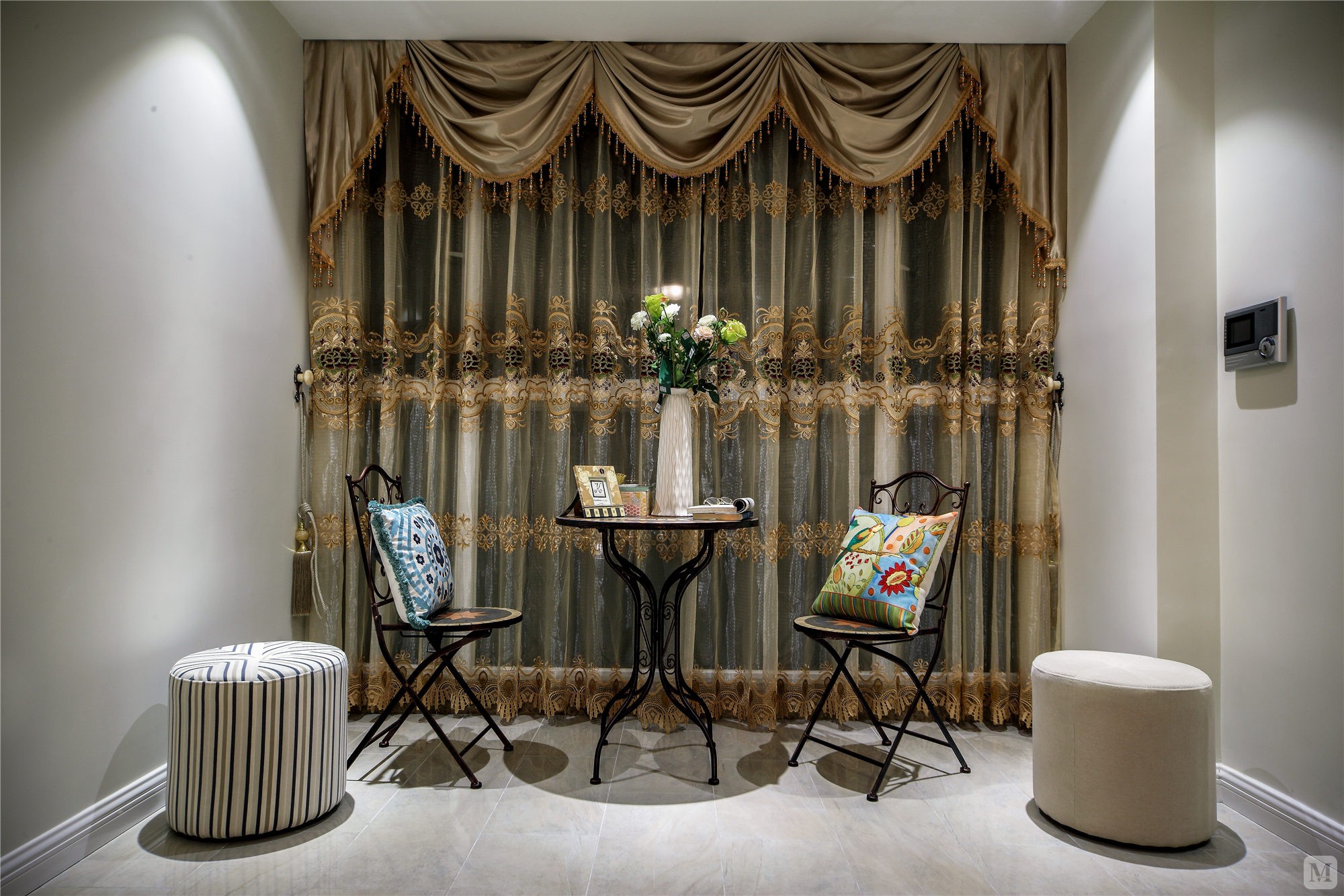 美式卧室窗帘装修效果图