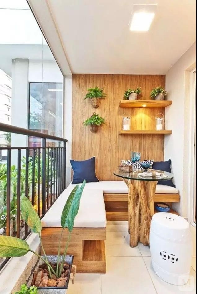 阳光书房如果你很想有自己的独立书房,但家中是小户型,不妨把阳台的一