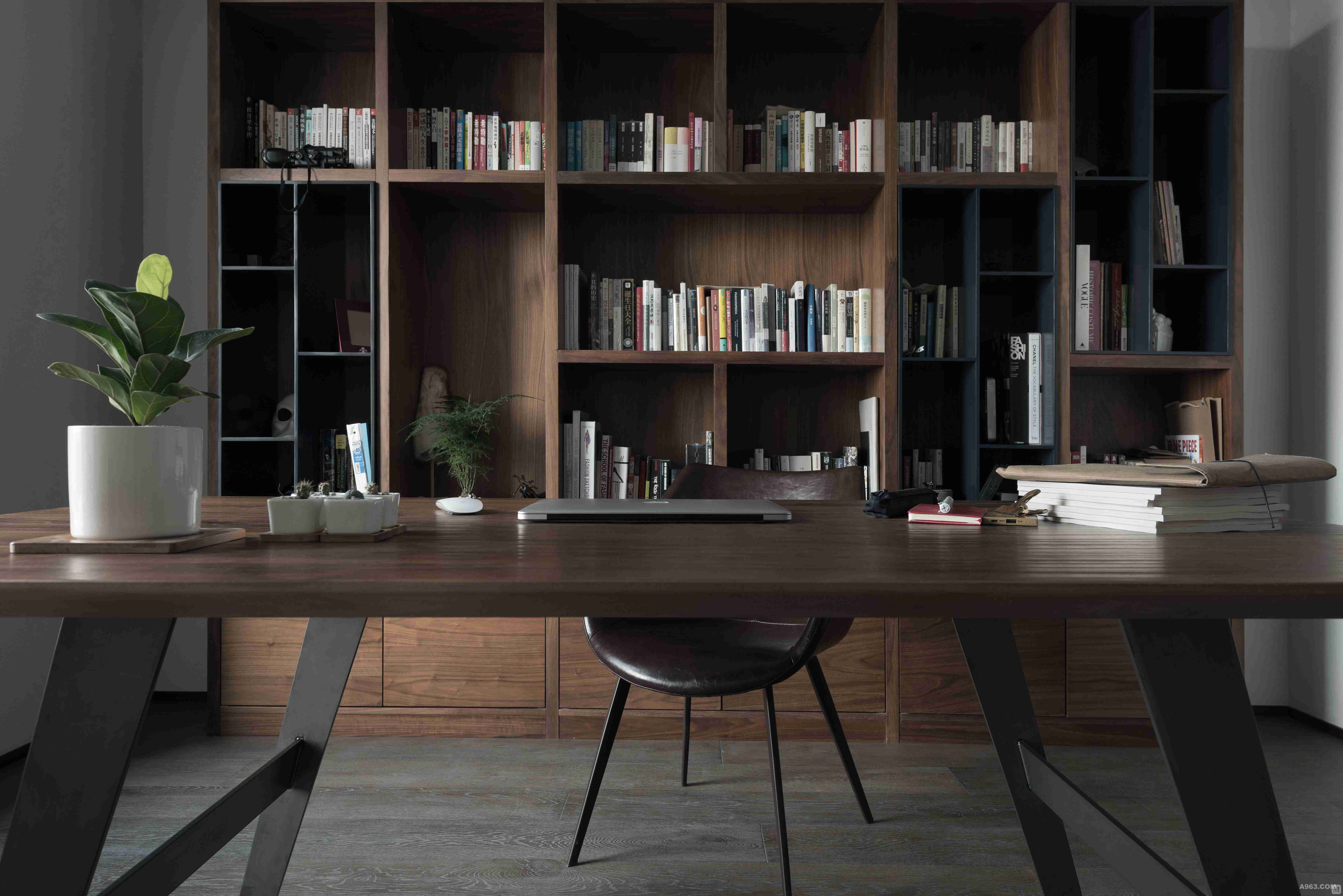 简约书房书柜装修效果图